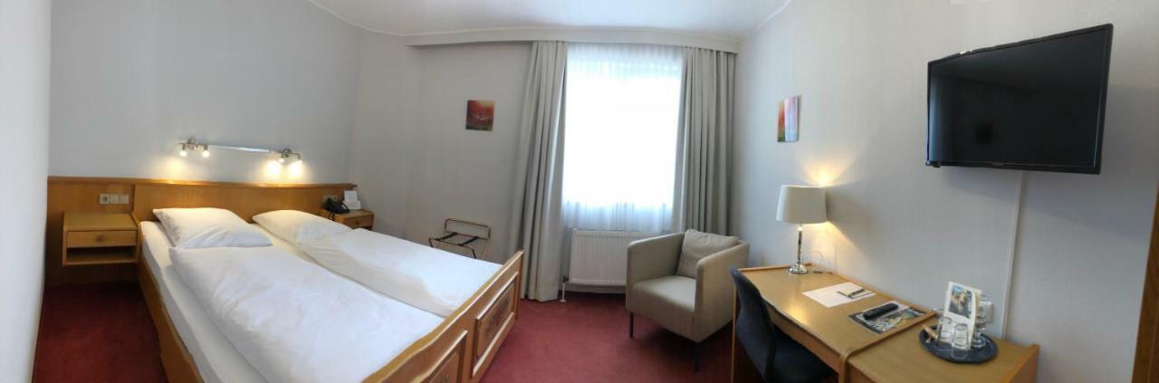 Zum Neuen Schwan Hotel Walluf Exterior foto